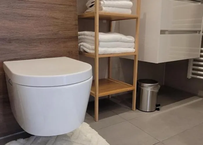 شقة Altbauwohnung Mit Charme - Selbst Check In - Queensize Bett *