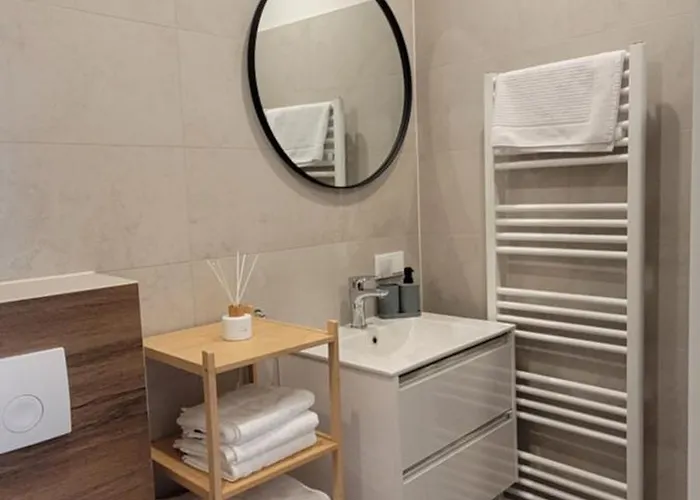 Altbauwohnung Mit Charme - Selbst Check In - Queensize Bett شقة فيينا